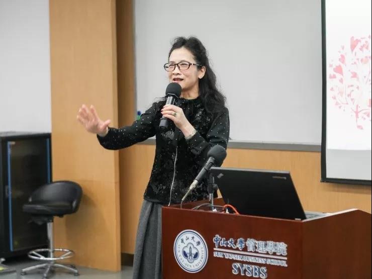 中山大学管理学院副院长刘静艳教授讲话