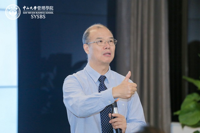 中山大学管理学院EMBA学术主任、任课老师,中国信息经济学会理事长,中国信息经济学乌家培奖评选委员会主任,前商务部电子商务高级顾问谢康教授