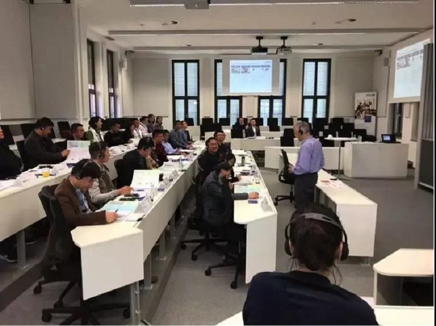 迈克尔·弗伦克尔教授与同学们互动)2.jpg
