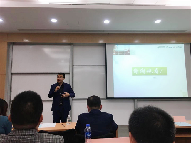 (Photo: Zhu Shengyong - chairman of the 3rd MBA Council reported on work)